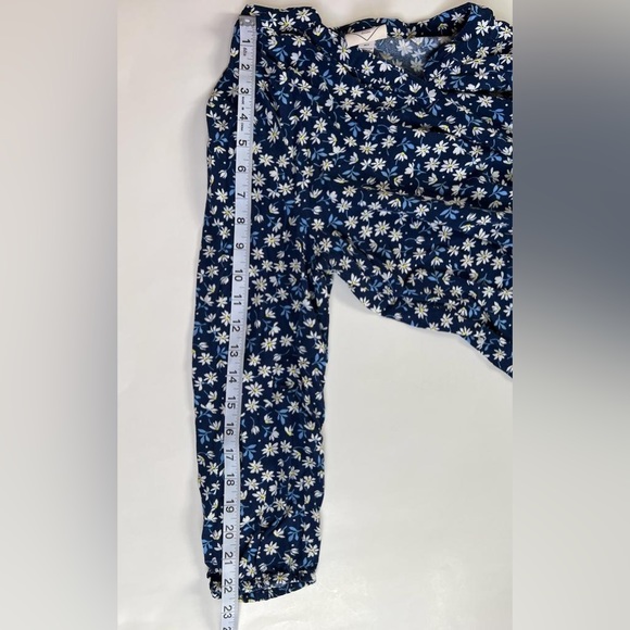 St. John’s Bay v-neck Long Sleeve floral blouse Size MT - Picture 6 of 8
